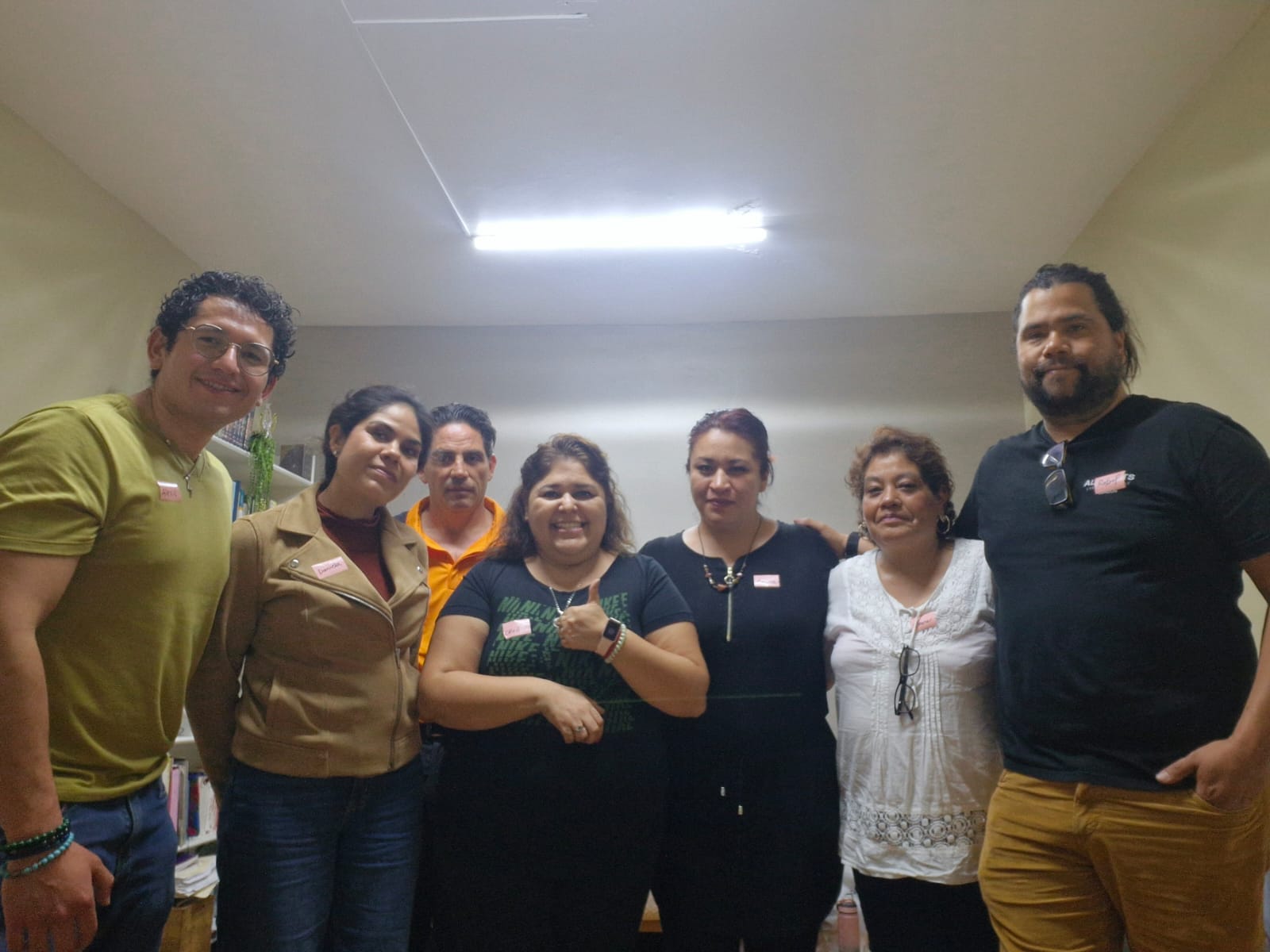 Fotografía grupal de las personas participantes al cierre de la sesión de Constelaciones con Causa del 24 de septiembre de 2026, en Narvarte, Ciudad de México.